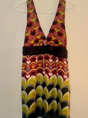 Sleeveless V-Neck Heart-Print Dress in Red, Olive & Black